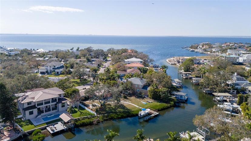 Picture of 4907 W Spring Lake Drive, Tampa FL 33629