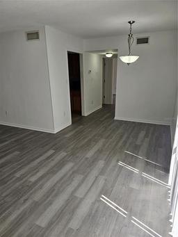 Picture of 507 NW 39Th Road Unit 220, Gainesville, FL 32607
