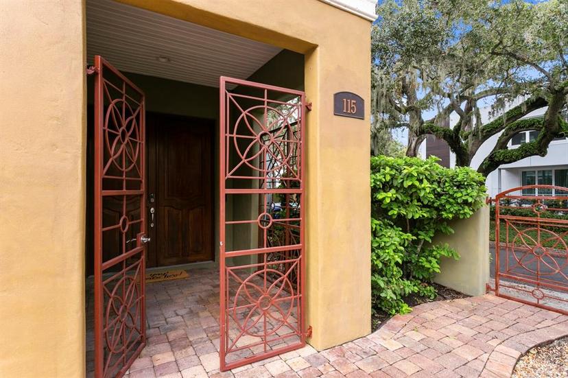 Picture of 4907 Bayshore Boulevard Unit 115, Tampa FL 33611