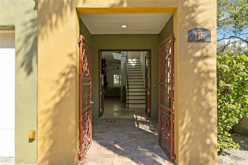 Picture of 4907 Bayshore Boulevard Unit 115, Tampa FL 33611