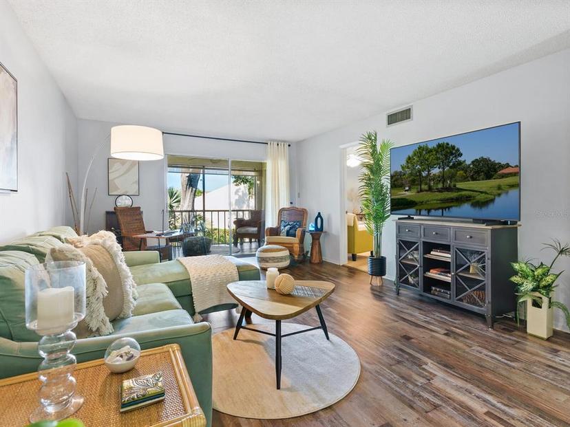 Picture of 2526 Clubhouse Drive Unit 203, Sarasota FL 34232