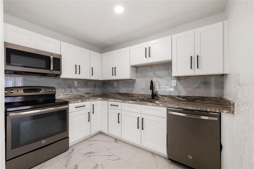 Picture of 5803 Mohr Loop, Tampa FL 33615