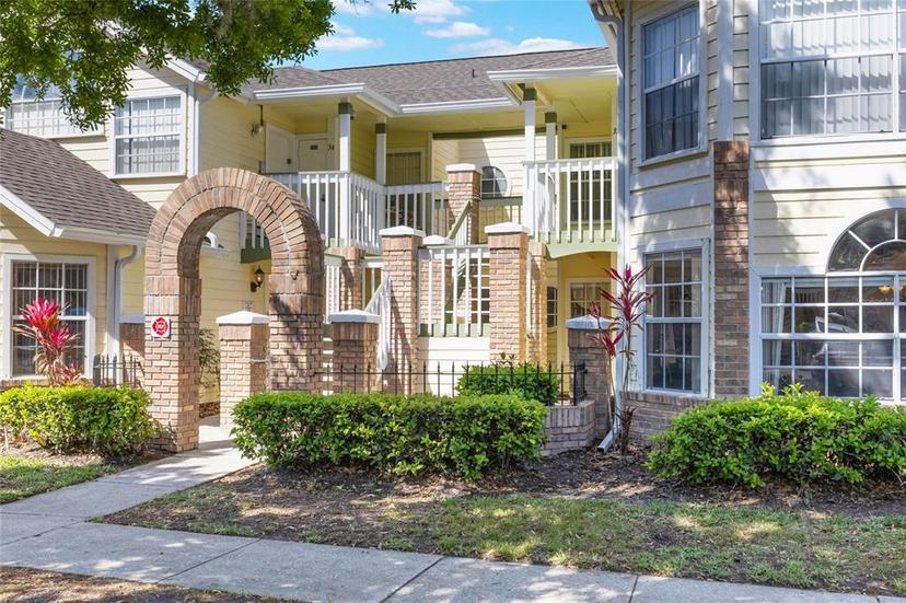 Picture of 5007 Laguna Bay Circle Unit 31, Kissimmee FL 34746