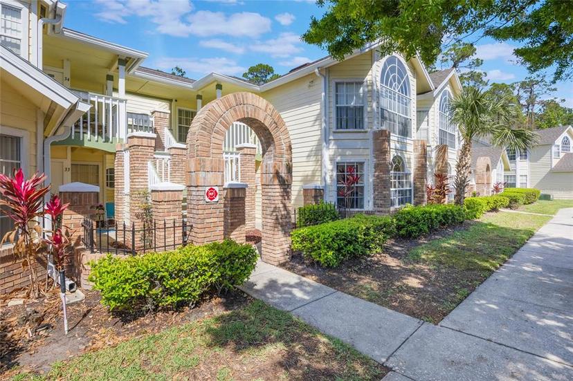 Picture of 5007 Laguna Bay Circle Unit 31, Kissimmee FL 34746