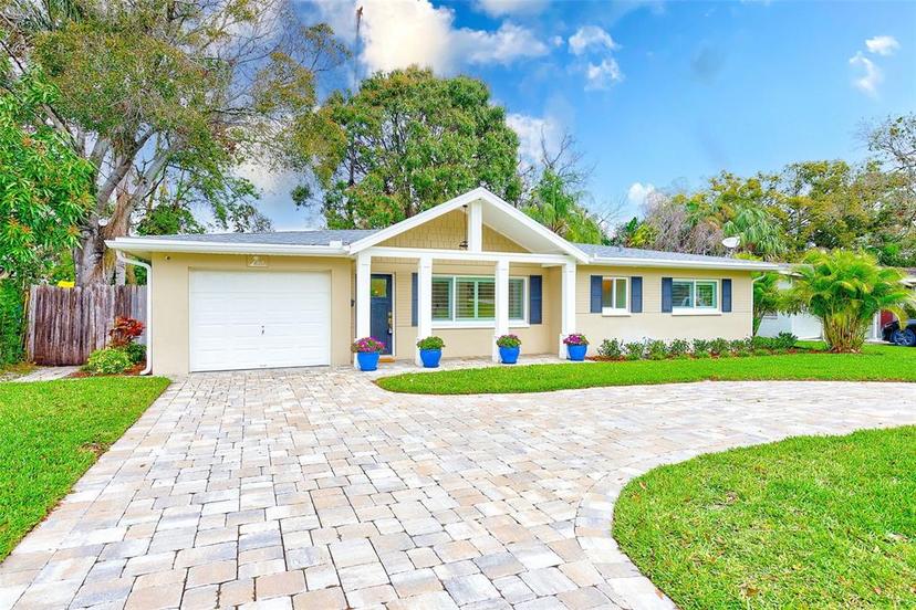 Picture of 316 Barbara Circle, Belleair FL 33756