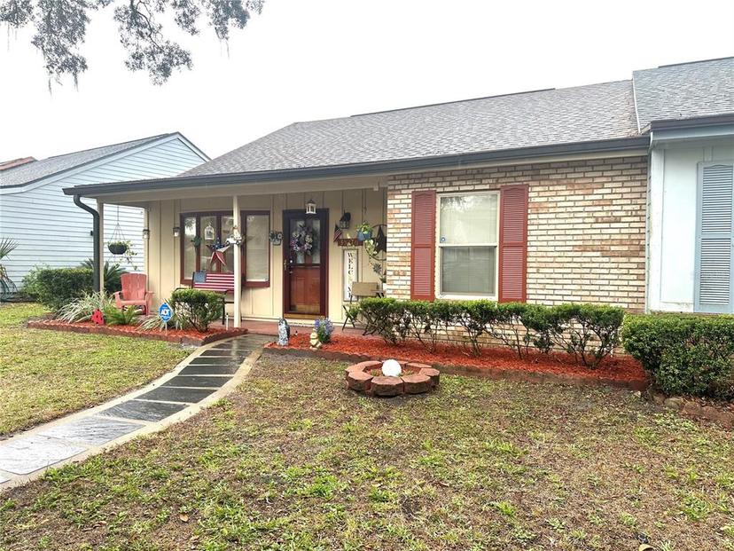 Picture of 35118 Whispering Oaks Boulevard, Dade City FL 33523