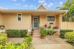 Picture of 1002 Caravel Court, Tarpon Springs, FL 34689