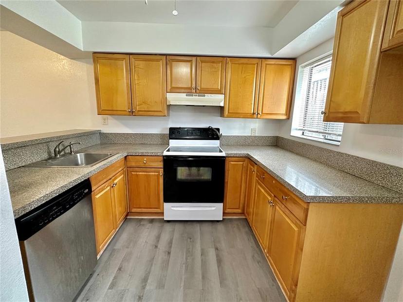 Picture of 101 Scottsdale Square Unit 101, Winter Park FL 32792