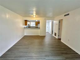 Picture of 101 Scottsdale Square Unit 101, Winter Park, FL 32792