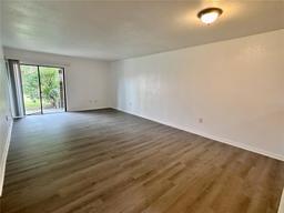 Picture of 101 Scottsdale Square Unit 101, Winter Park, FL 32792