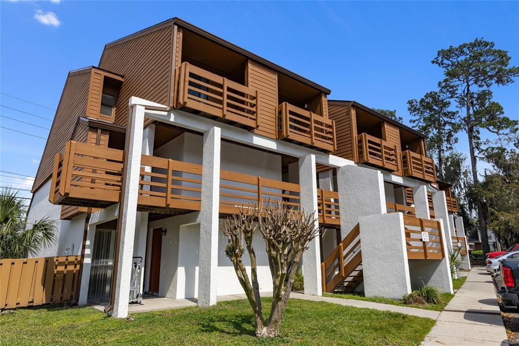 Picture of 1614 SW 16Th Street Unit 1614, Gainesville, FL 32608