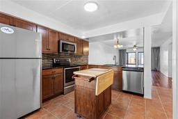 Picture of 1614 SW 16Th Street Unit 1614, Gainesville, FL 32608