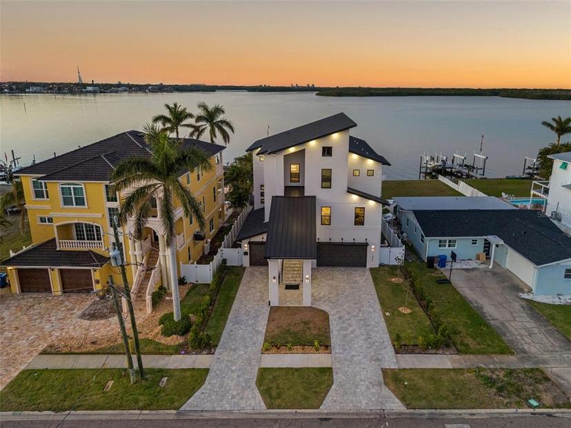 Picture of 1843 Bayou Grande Boulevard Ne, St Petersburg FL 33703