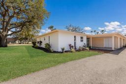 Picture of 5011 Live Oak Circle Unit 65, Bradenton, FL 34207