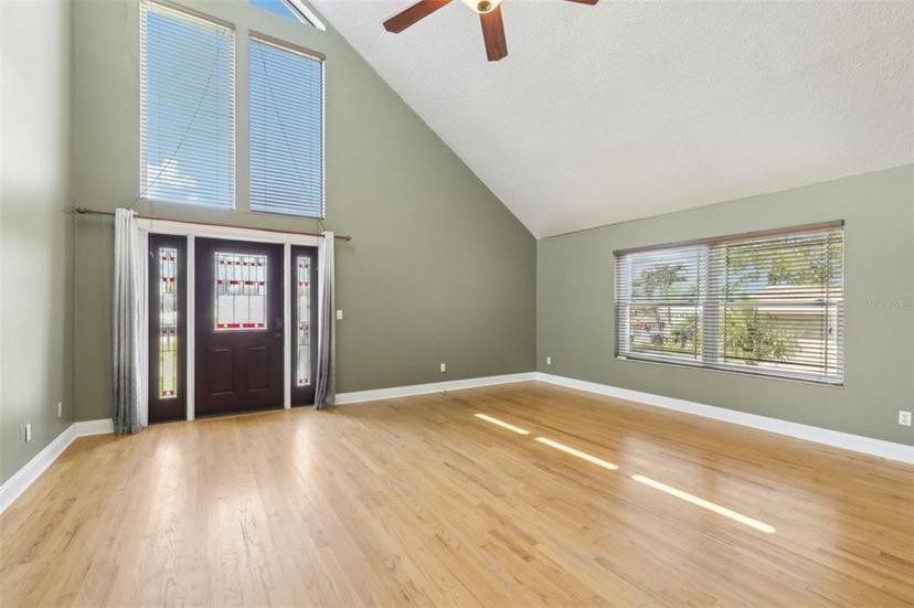 Picture of 8759 Orient Way Ne, St Petersburg FL 33702