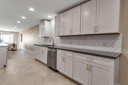 Picture of 5757 Gulf Of Mexico Drive Unit 110, Longboat Key, FL 34228