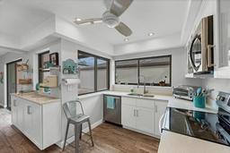 Picture of 3933 Glen Oaks Manor Drive, Sarasota, FL 34232