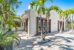 Picture of 115 N Blvd Of The Presidents, Sarasota, FL 34236