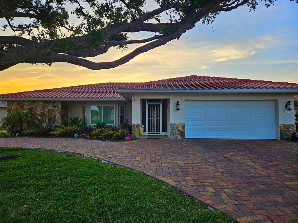 Picture of 1706 S Lakeside Court, Venice, FL 34293