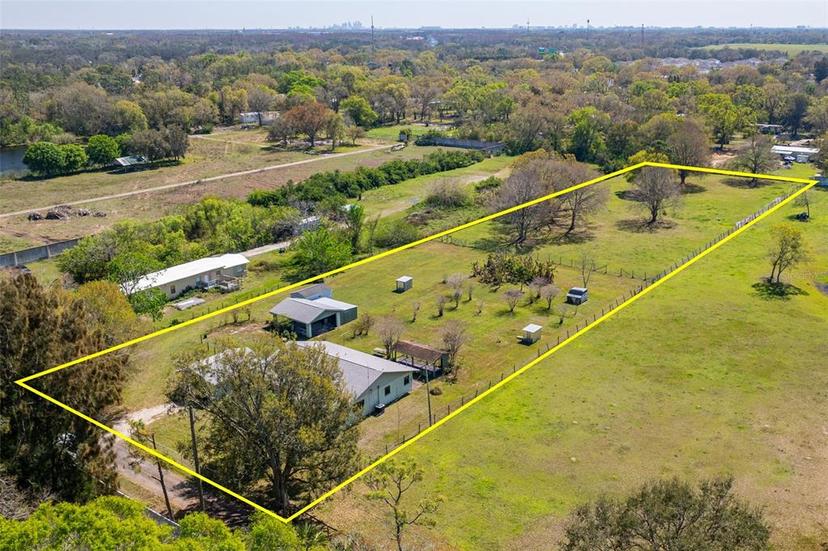 Picture of 11845 Meadowdale Dr, Tampa FL 33625