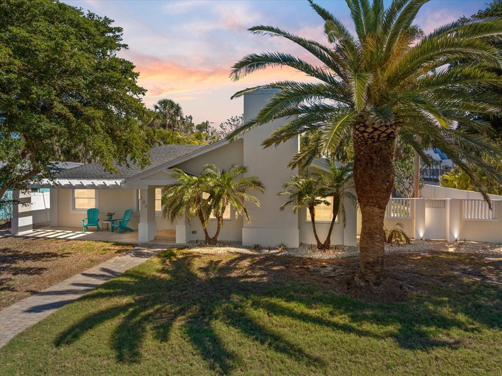 Picture of 106 N Blvd Of The Presidents, Sarasota, FL 34236