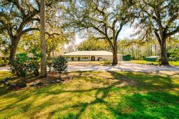 Picture of 4942 Cr 300, Lake Panasoffkee, FL 33538