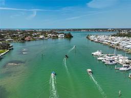 Picture of 244 Saint Augustine Avenue Unit 905, Venice, FL 34285