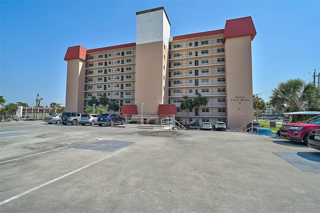 Picture of 244 Saint Augustine Avenue Unit 905, Venice, FL 34285