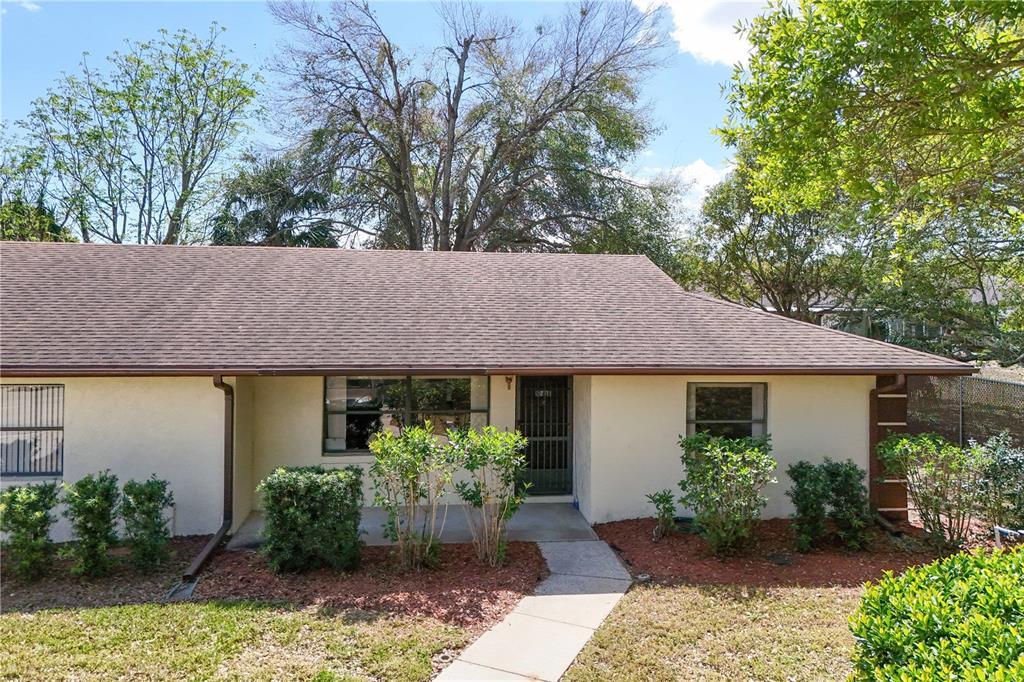 Picture of 12418 Clubhouse Court, Tavares, FL 32778