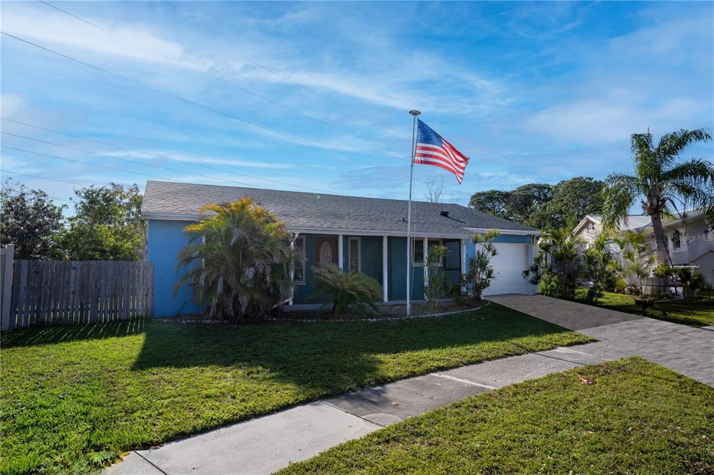 Picture of 8918 Country Square Drive, Seminole, FL 33777