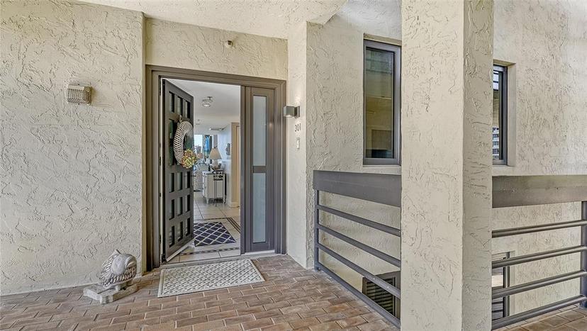 Picture of 1145 Gulf Of Mexico Drive Unit 301, Longboat Key FL 34228