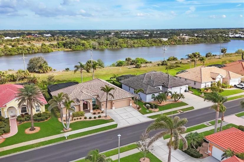 Picture of 854 Dahoon Circle, Venice FL 34293