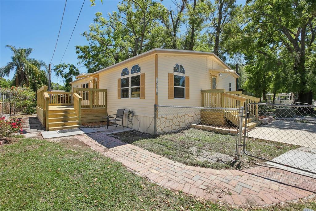 Picture of 12519 Cambridge Avenue, Tampa, FL 33624