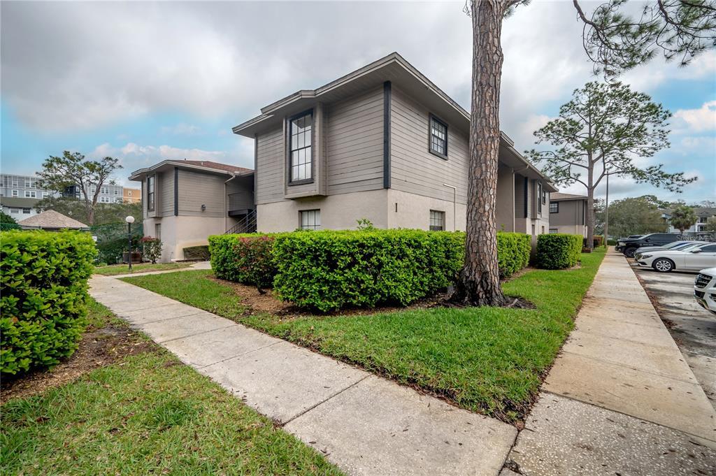 Picture of 4112 Ashford Green Place Unit I203, Tampa, FL 33613