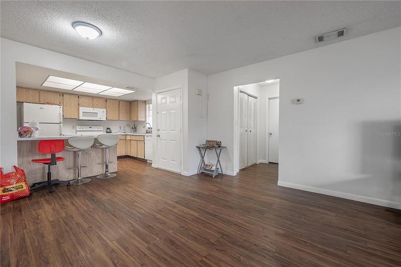 Picture of 4112 Ashford Green Place Unit I203, Tampa FL 33613