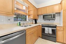 Picture of 1011 68Th Avenue W, Bradenton, FL 34207