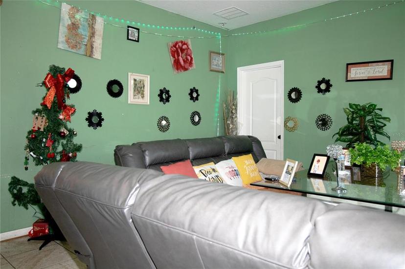 Picture of 318 Gladesdale Street, Haines City FL 33844