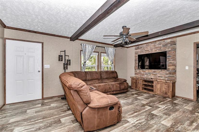 Picture of 11735 SE Us Highway 301, Hawthorne FL 32640
