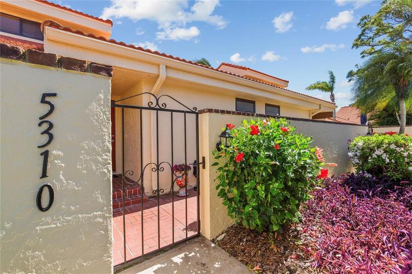 Picture of 5310 Huntingwood Court Unit 40, Sarasota FL 34235