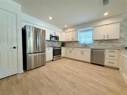 Picture of 628 E Center Street, Tarpon Springs, FL 34689