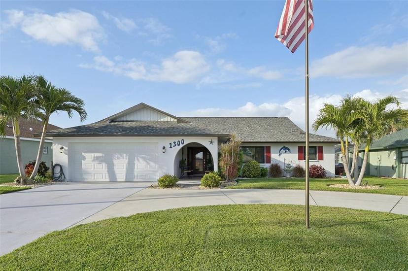 Picture of 1300 Lucaya Avenue, Venice FL 34285