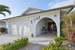 Picture of 1300 Lucaya Avenue, Venice, FL 34285
