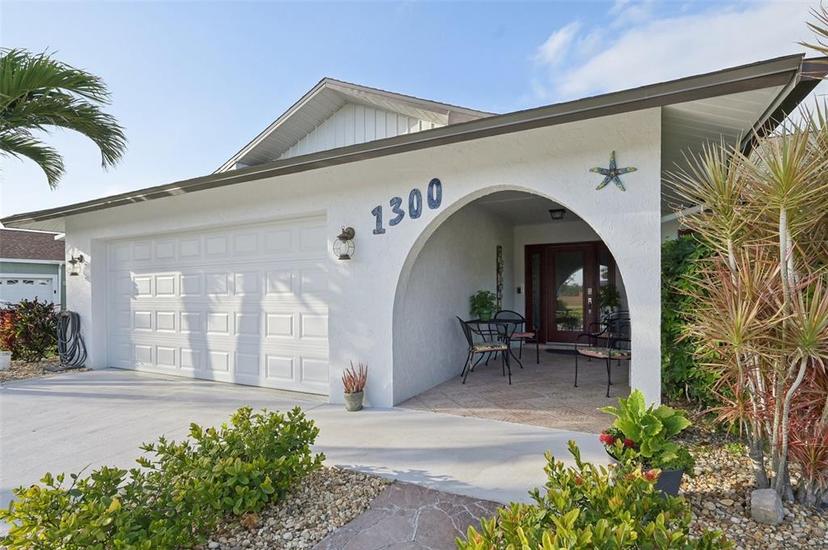 Picture of 1300 Lucaya Avenue, Venice FL 34285