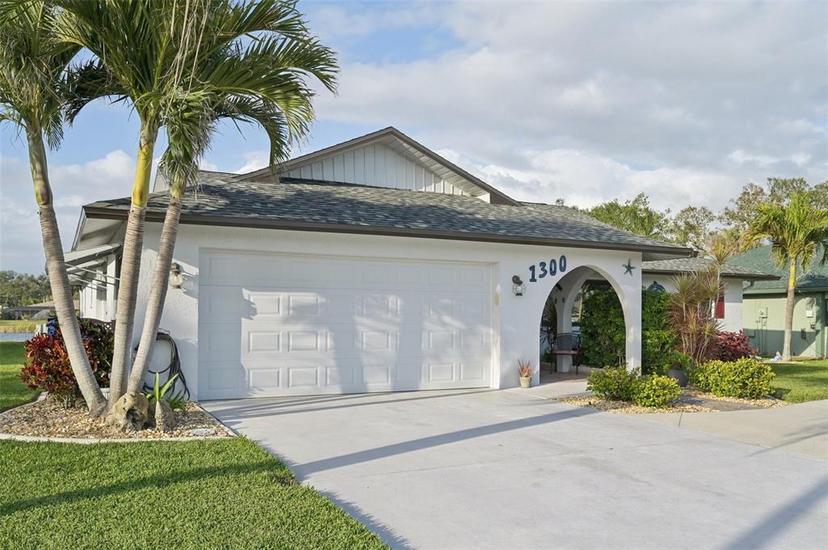 Picture of 1300 Lucaya Avenue, Venice FL 34285