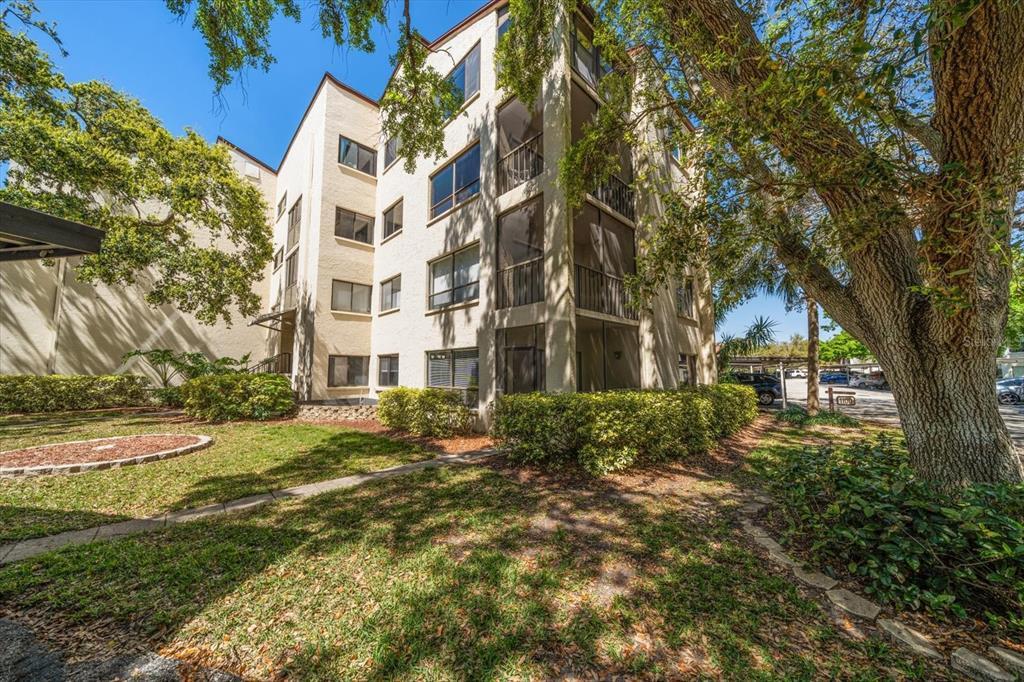 Picture of 700 Starkey Road Unit 1111, Largo, FL 33771