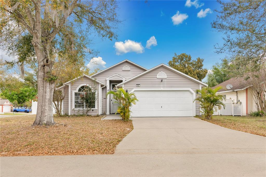 Picture of 102 Ethan Avenue, Davenport, FL 33897