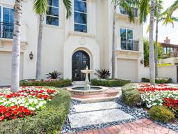 Picture of 4129 Roberts Point Circle, Sarasota, FL 34242