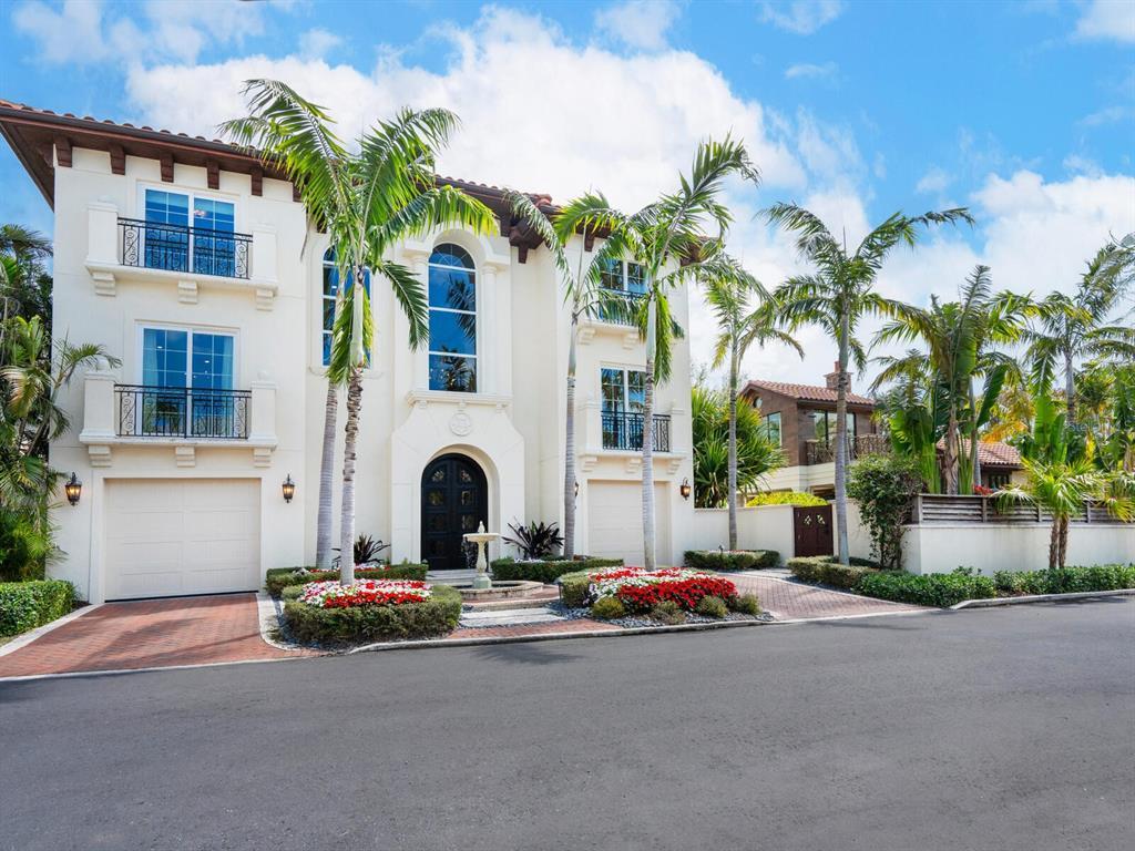 Picture of 4129 Roberts Point Circle, Sarasota, FL 34242