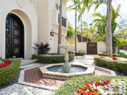 Picture of 4129 Roberts Point Circle, Sarasota, FL 34242