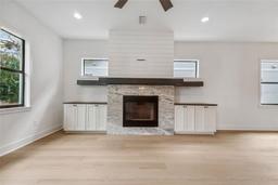Picture of 1015 1/2 W Charter Street, Tampa, FL 33602